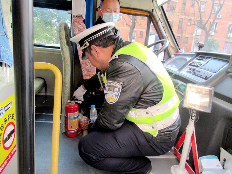 常德公安交警直屬二大隊：嚴查校車安全 筑牢平安上學路