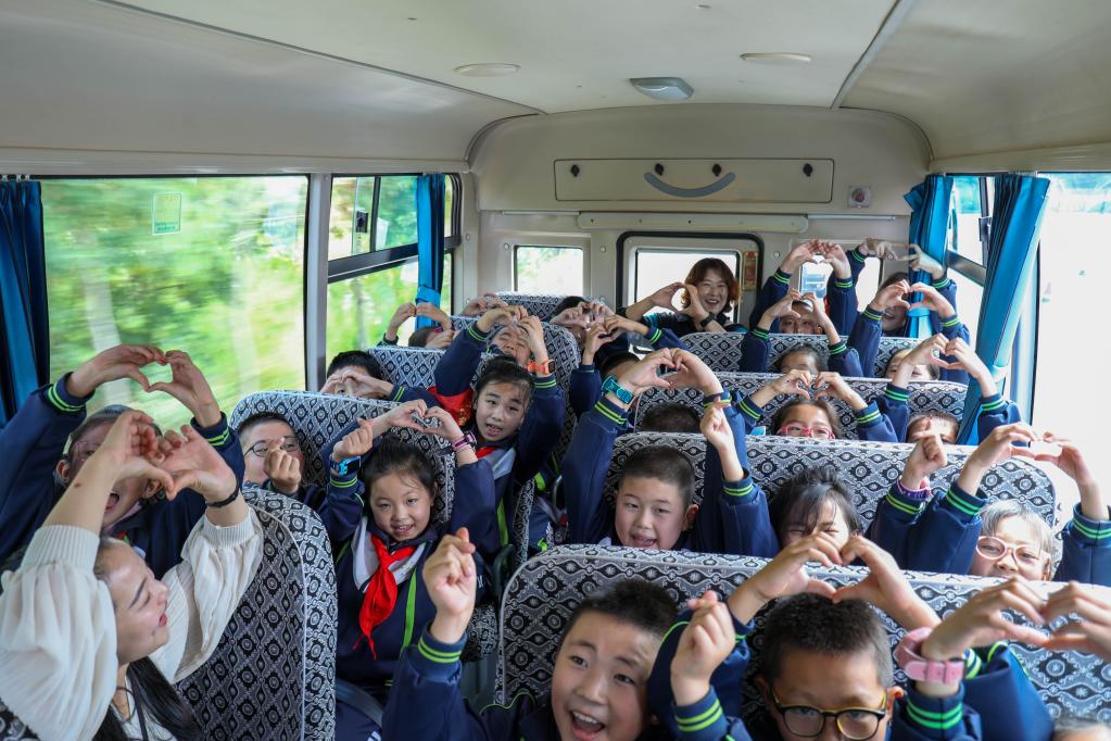 “雙減”后，一輛校車的“田野”之旅