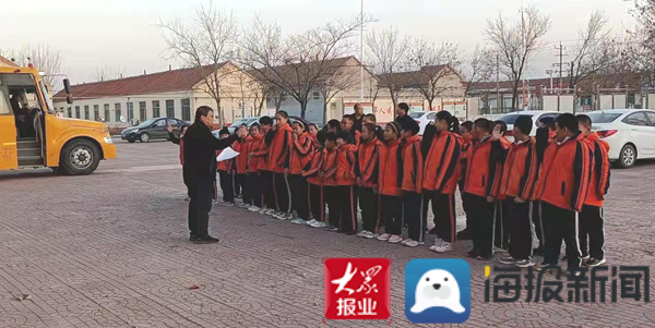 博興縣喬莊鎮(zhèn)中心學校舉行校車安全應急演練活動
