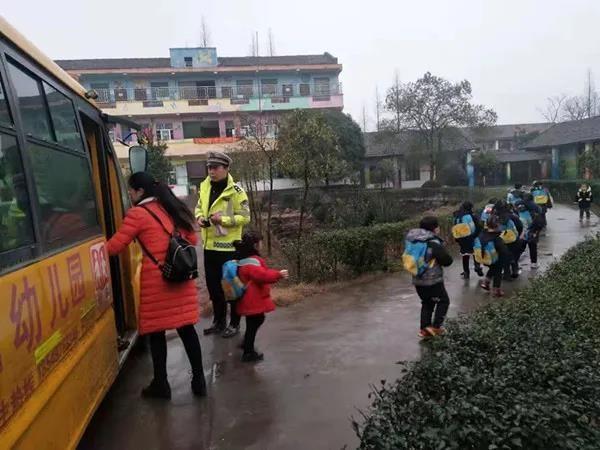 「百日攻堅」沅江開展校車安全執法大檢查