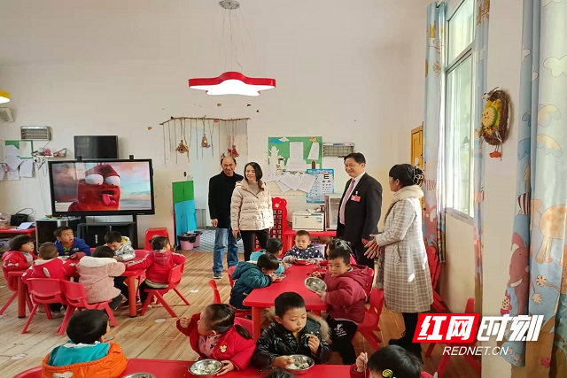 零陵:陳麗萍帶隊(duì)調(diào)研農(nóng)村教育工作 ccecef9807aaec2afba927858d5b322.jpg