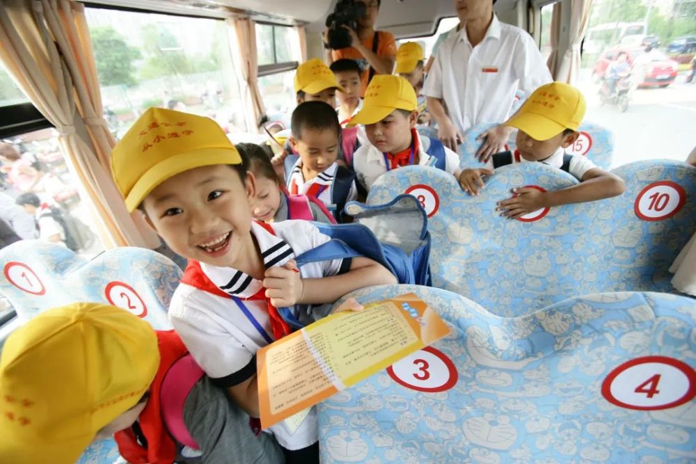 讓家長更放心！明年起，非專用校車全面淘汰！