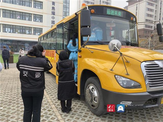 交運黃島溫馨校車“逃生”實操演練 為學生校車安全保駕護航