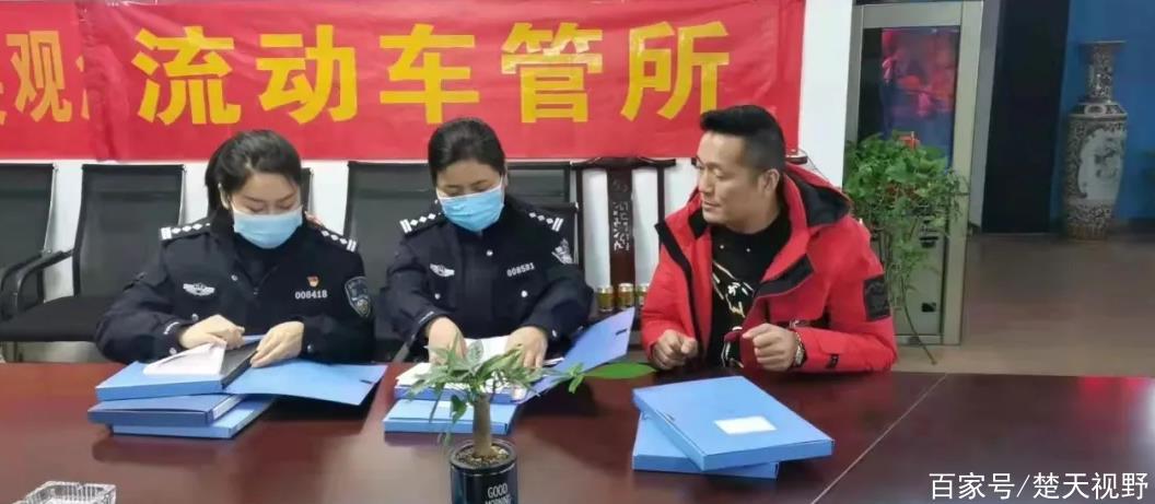 「警民“連心橋”」鄂州“流動車管所”開進校車公司 「警民“連心橋”」鄂州“流動車管所”開進校車公司