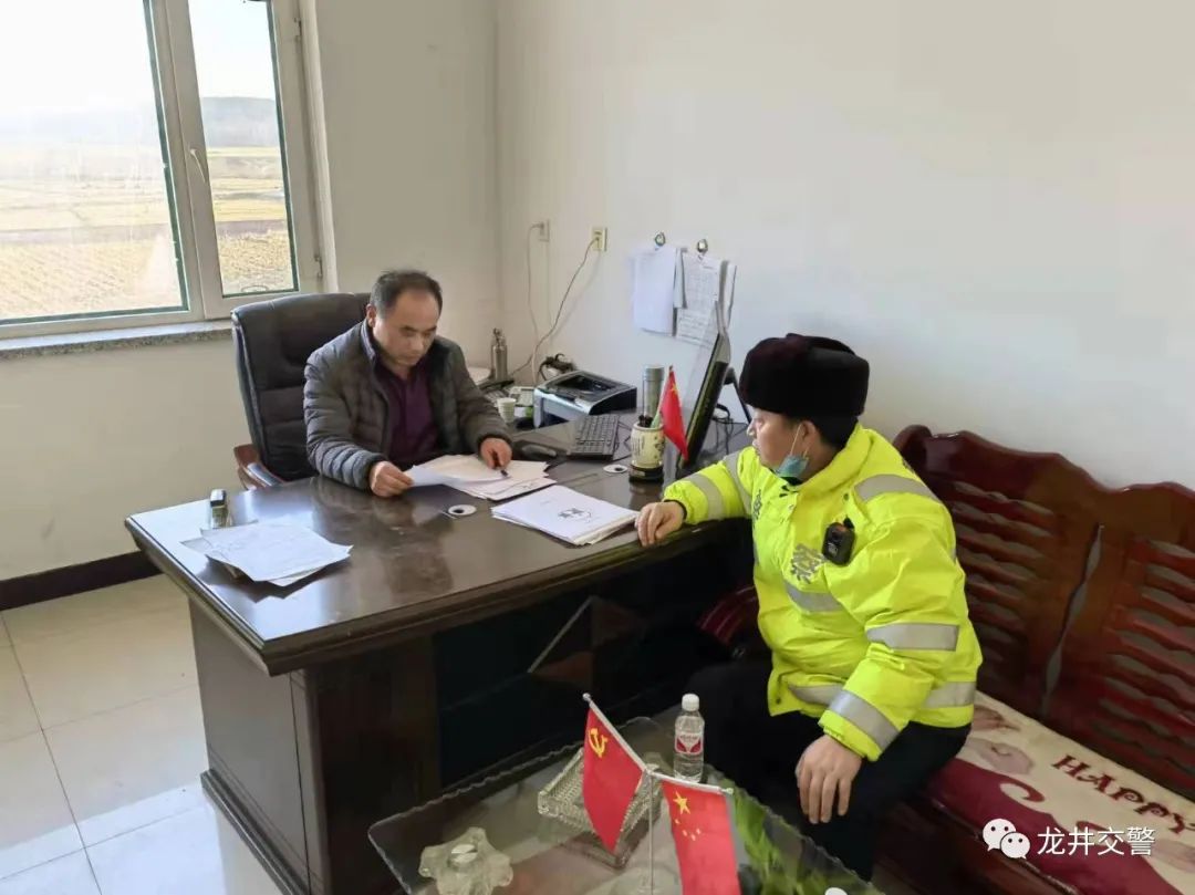 龍井交警大隊(duì)嚴(yán)把“三關(guān)“做好冬季校車管理工作