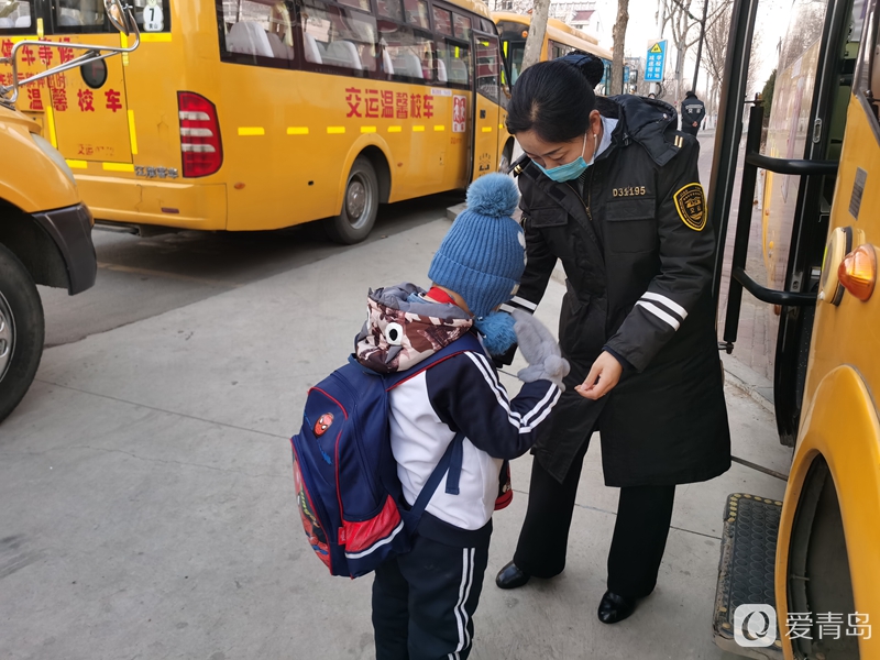 【交運黃島溫馨校車】溫馨校車真情服務獲錦旗