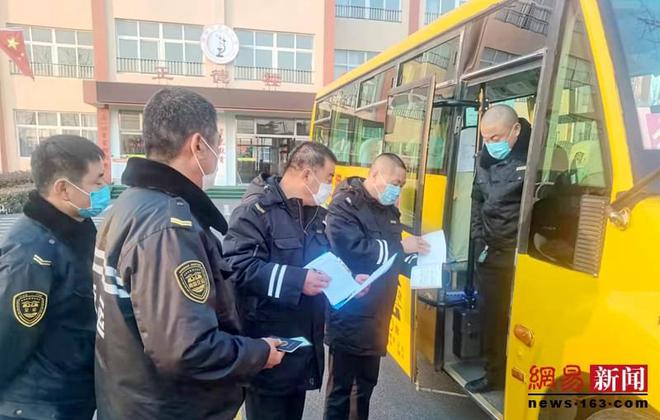 膠州：溫馨校車加密安全隱患排查頻次 確保冬季運營安全