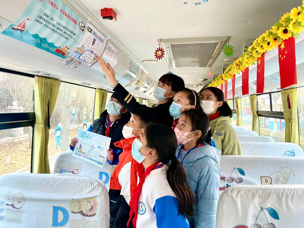 溫馨校車助力創(chuàng)城,多種形式宣傳垃圾分類 溫馨校車助力創(chuàng)城,多種形式宣傳垃圾分類