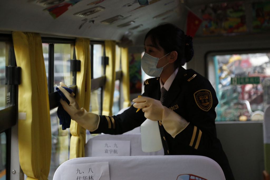 “大鼻子”校車開進嶗山9年了,護航山區孩子上學路 “大鼻子”校車開進嶗山9年了,護航山區孩子上學路