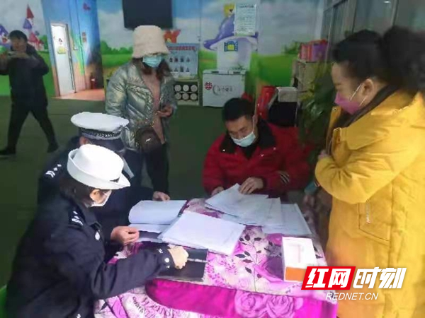 鳳凰:部門聯動 持續開展校車頑瘴痼疾整治行動 圖片24.jpg