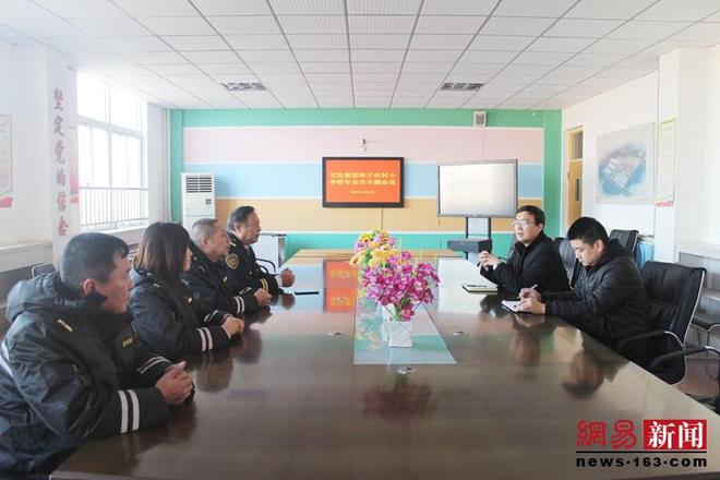 膠州溫馨校車聯合杜村小學開展“辭舊迎新 共話未來”活動 膠州溫馨校車聯合杜村小學開展“辭舊迎新 共話未來”活動