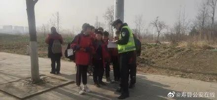 嚴查!壽縣交警查獲超員“黑校車” !核載7人實載12人 嚴查!壽縣交警查獲超員“黑校車” !核載7人實載12人