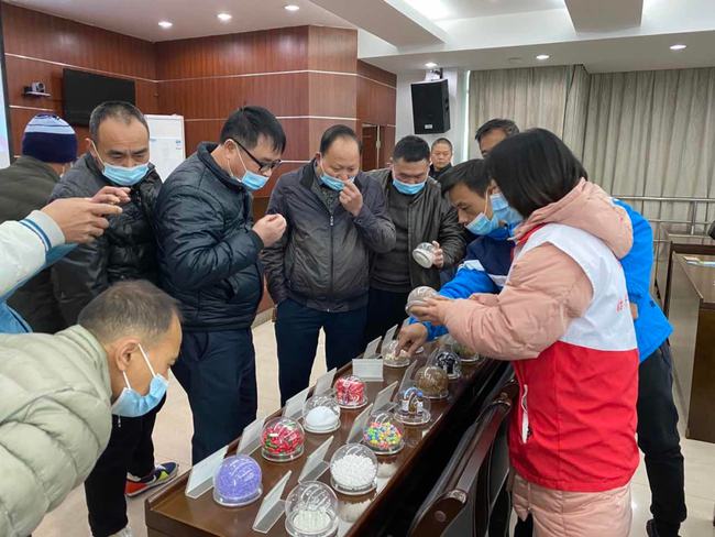 始興公安開(kāi)展校車(chē)司機(jī)防毒駕、全民共建無(wú)毒家園禁毒宣傳活動(dòng) 始興公安開(kāi)展校車(chē)司機(jī)防毒駕、全民共建無(wú)毒家園禁毒宣傳活動(dòng)