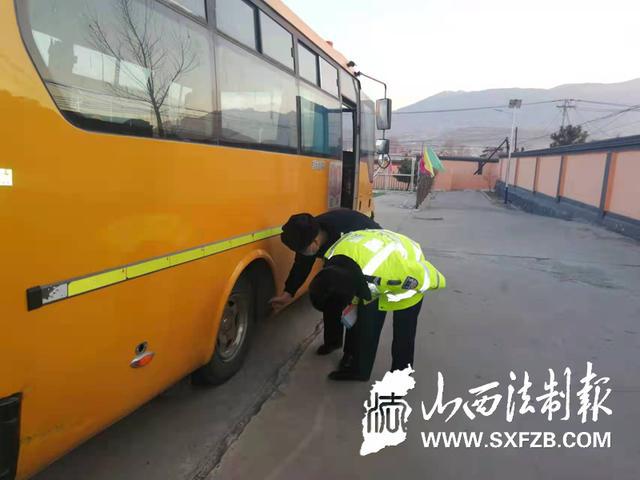 渾源交警進農村對“一老一小”開展宣傳活動 渾源交警進農村對“一老一小”開展宣傳活動