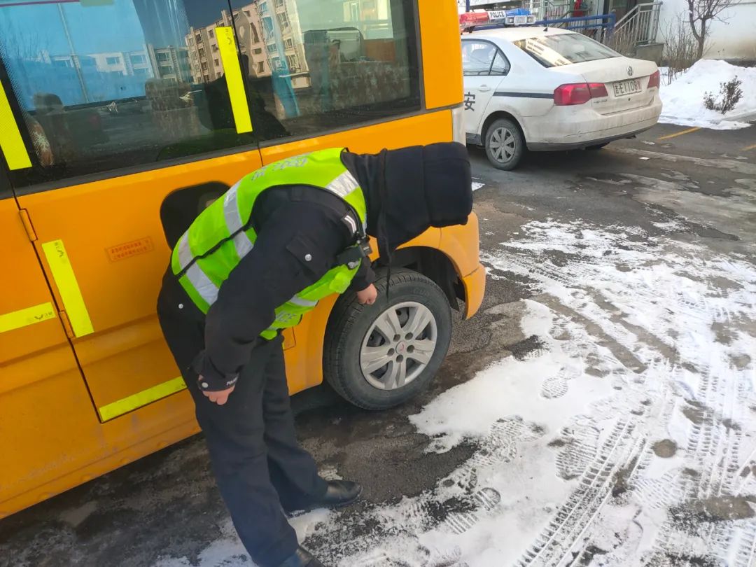 【集安交警】深入轄區(qū)幼兒園 開展冬季校車安全檢查 【集安交警】深入轄區(qū)幼兒園 開展冬季校車安全檢查