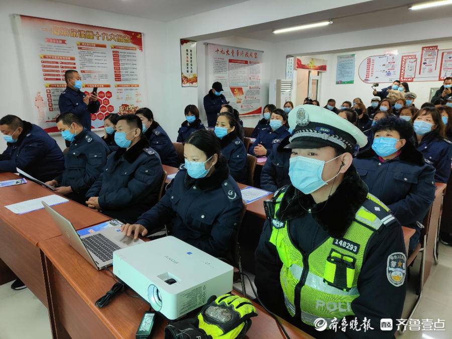 “追本溯源”保學生交通安全,聊城交警深入校車企業開展宣傳活動 “追本溯源”保學生交通安全,聊城交警深入校車企業開展宣傳活動