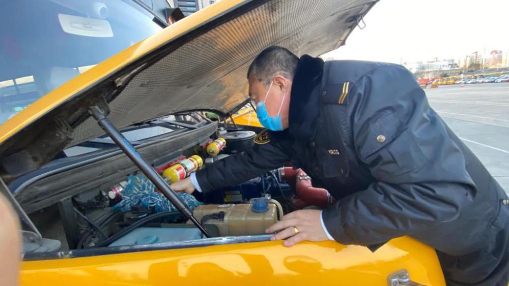 學生放假我“充電”，溫馨校車“車休人不休”