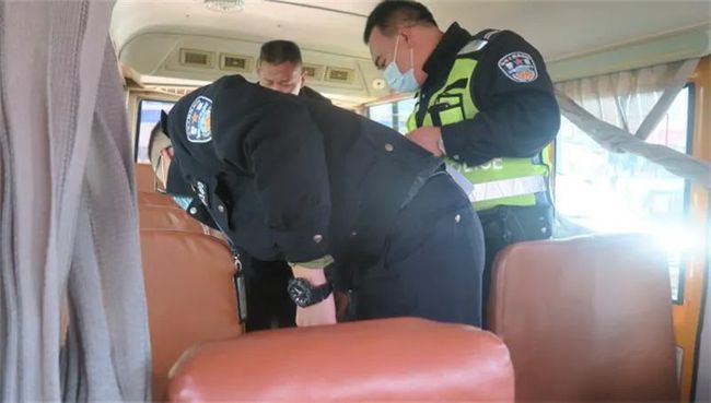 文山州這里核發首個校車標牌