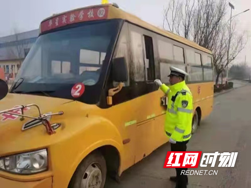 迎開學 桂陽交警開展校車安全大檢查 迎開學 桂陽交警開展校車安全大檢查