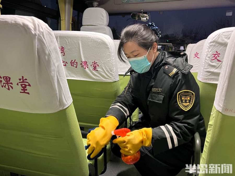 開學(xué)首日,12.5萬學(xué)子乘坐“暖”校車準(zhǔn)點(diǎn)到校 開學(xué)首日,12.5萬學(xué)子乘坐“暖”校車準(zhǔn)點(diǎn)到校