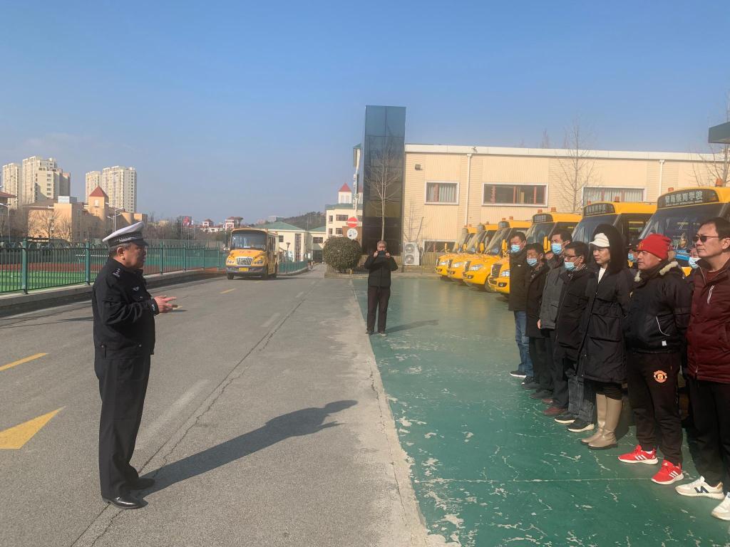 開學在即 李滄交警開展校車安全大檢查 開學在即 李滄交警開展校車安全大檢查