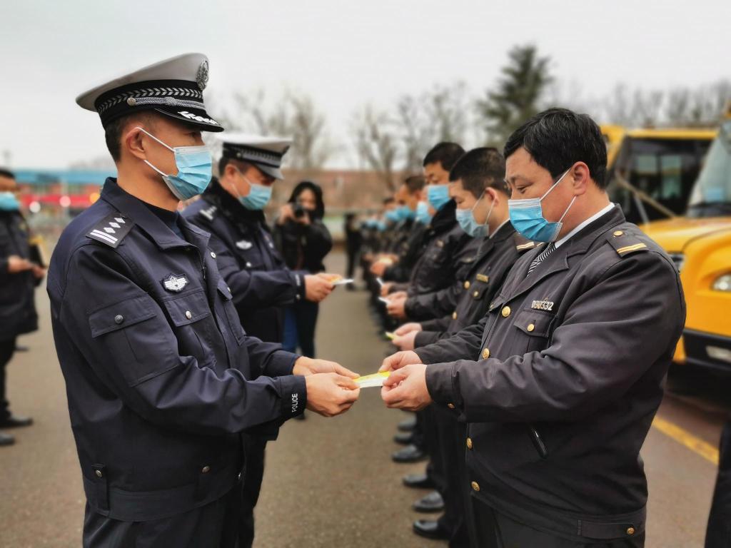 青島：“神獸回籠” 2000余輛溫馨校車全員上崗準(zhǔn)備好了