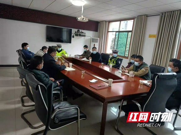 赫山區(qū)泉交河鎮(zhèn)：開展校車安全大檢查