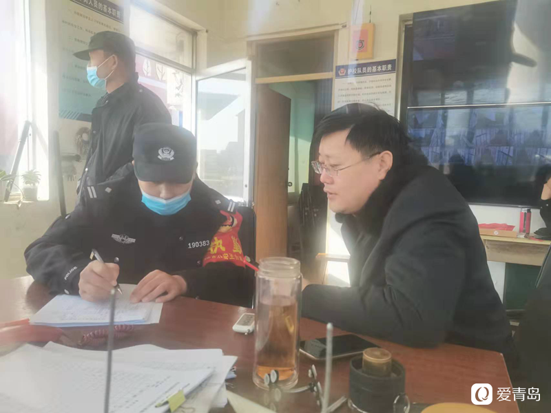 開(kāi)學(xué)首日,黃島公安“護(hù)學(xué)模式”準(zhǔn)時(shí)上線了 開(kāi)學(xué)首日,黃島公安“護(hù)學(xué)模式”準(zhǔn)時(shí)上線了