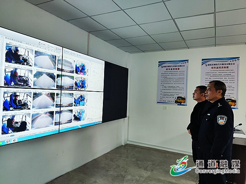 通道交警全力做好開學季“學區警務”工作 3f27bf8e9e925b52804800124cbc494.jpg