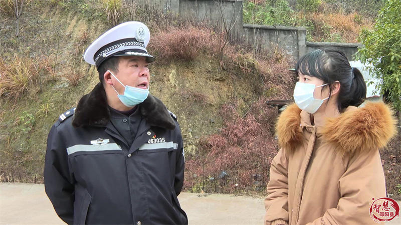 邵陽(yáng)縣對(duì)校車進(jìn)行“體檢”