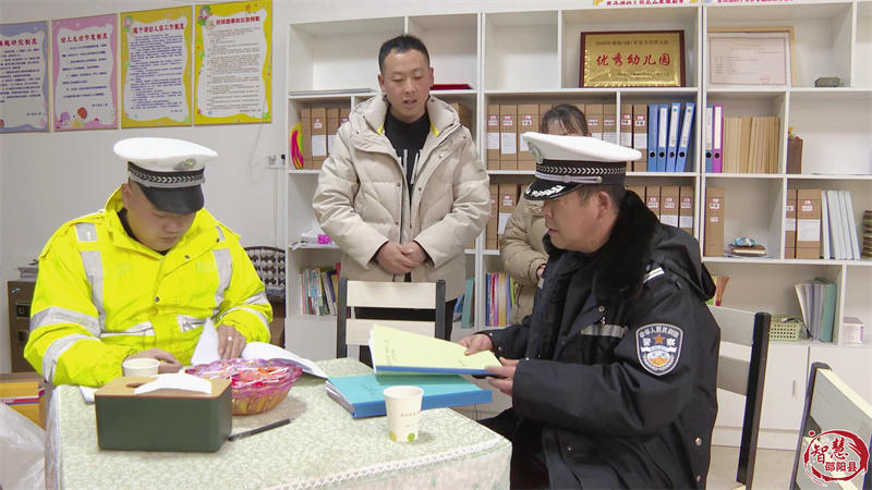 邵陽(yáng)縣對(duì)校車進(jìn)行“體檢”