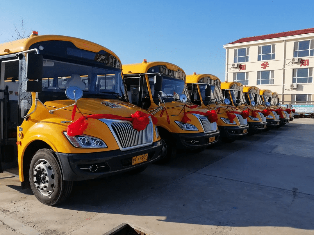 13輛免費校車,安排 13輛免費校車,安排
