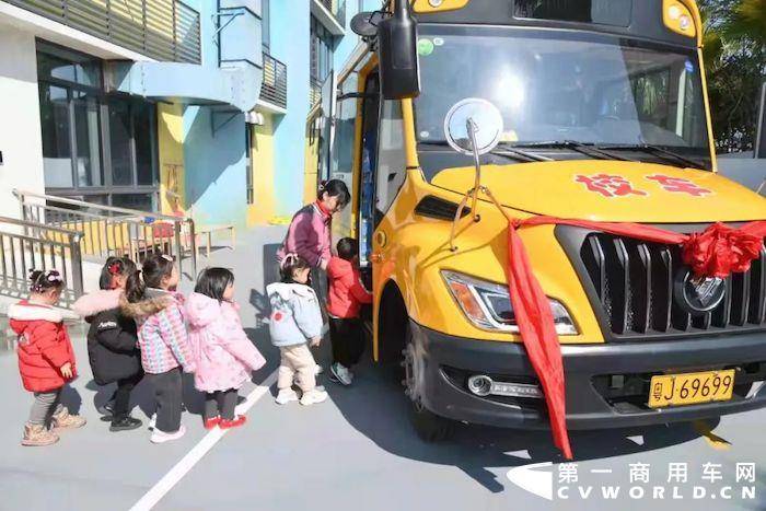 歐輝新一代健康校車在華南師大附屬文華幼兒園正式開通服務