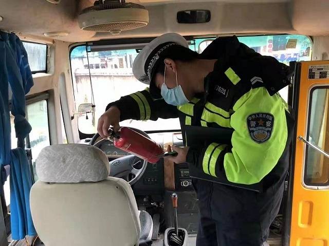 修水：開學(xué)季開展校車安全大排查