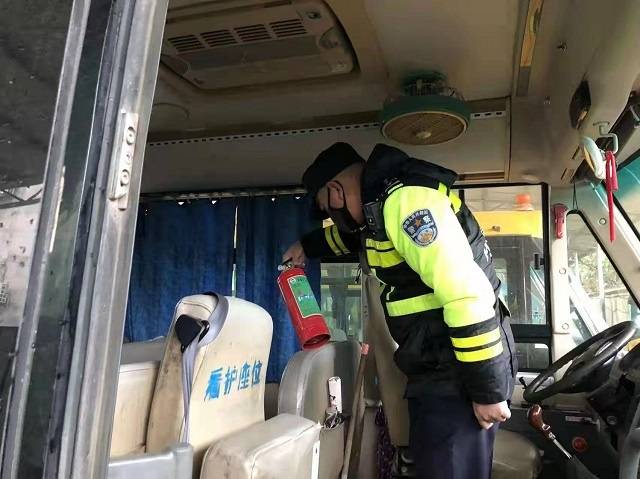 修水：開學(xué)季開展校車安全大排查