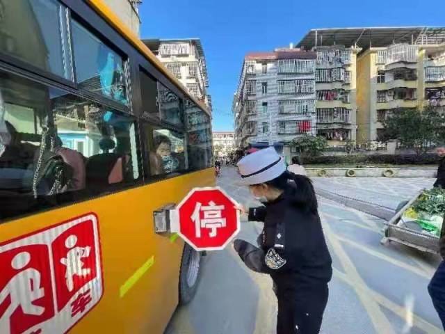 古田交警大隊(duì)開展開學(xué)季校車安全檢查筑牢安全防線/ 古田交警大隊(duì)開展開學(xué)季校車安全檢查筑牢安全防線
