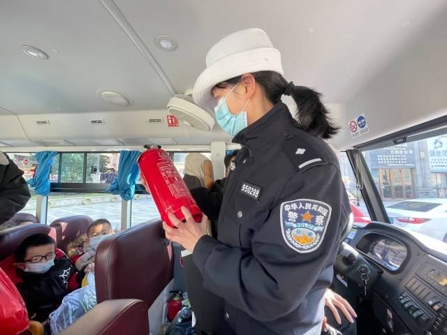 古田交警大隊(duì)開展開學(xué)季校車安全檢查筑牢安全防線/ 古田交警大隊(duì)開展開學(xué)季校車安全檢查筑牢安全防線