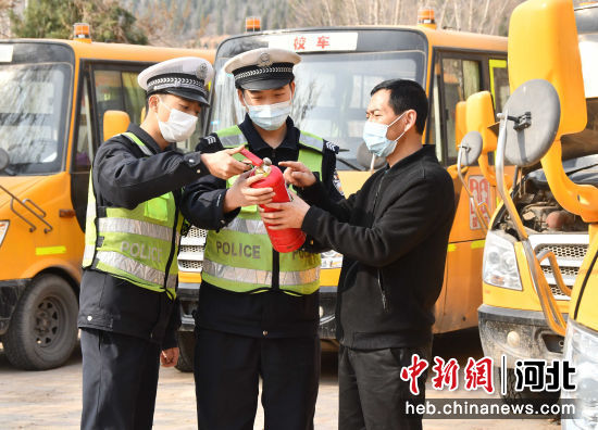 河北永年：校車“體檢”迎開學