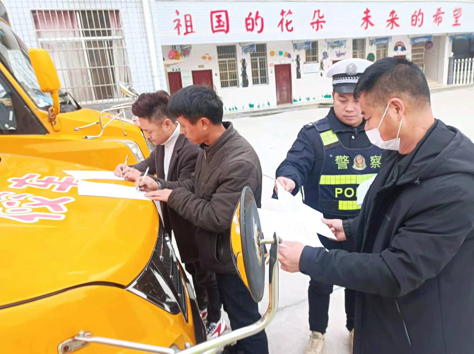 新建鎮(zhèn):開展校車領域交通頑瘴痼疾專項整治 新建鎮(zhèn):開展校車領域交通頑瘴痼疾專項整治