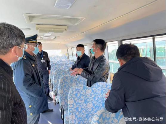 嘉峪關(guān)市公交公司開展校車安全“大體檢”