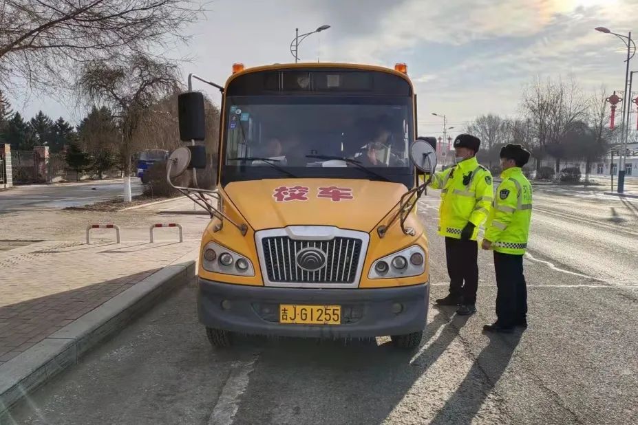 松原市乾安縣公安局交警大隊:校車安全檢查 筑牢“護(hù)學(xué)屏障” 松原市乾安縣公安局交警大隊:校車安全檢查 筑牢“護(hù)學(xué)屏障”