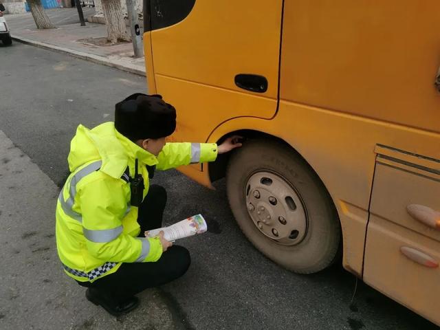 四平交管支隊開展校車安全管理工作 確保新學期中小學生乘車安全