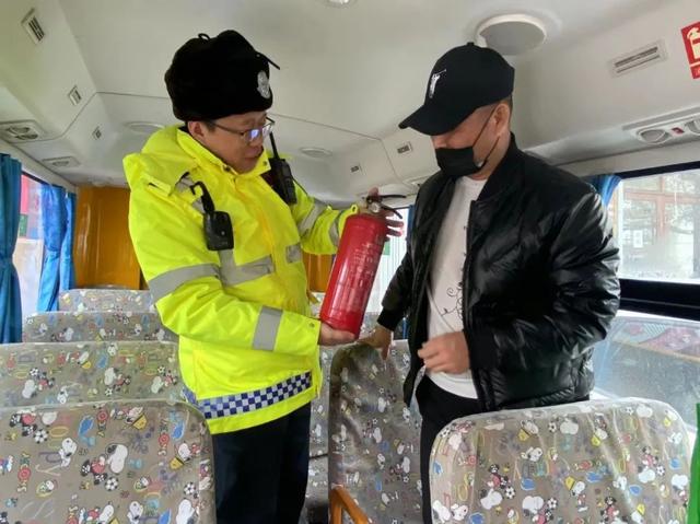 四平交管支隊開展校車安全管理工作 確保新學期中小學生乘車安全