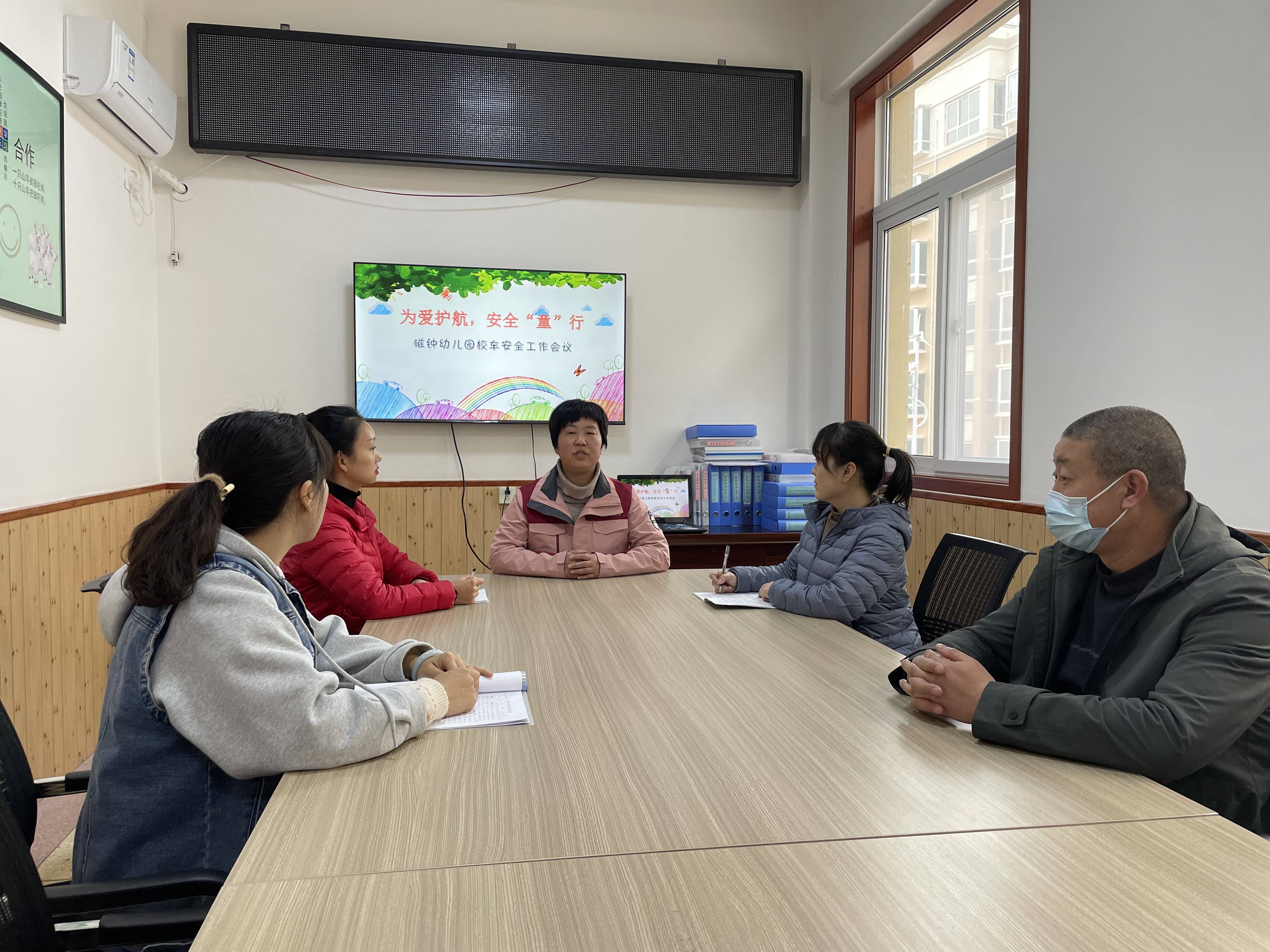 為愛護航,安全“童”行——湖濱區磁鐘中心幼兒園開展校車安全應急演練活動 為愛護航,安全“童”行——湖濱區磁鐘中心幼兒園開展校車安全應急演練活動