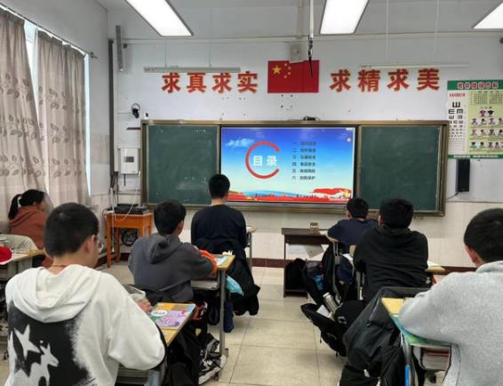 長(zhǎng)白縣八道溝鎮(zhèn)中學(xué)：安全乘坐校車 平安伴隨你我