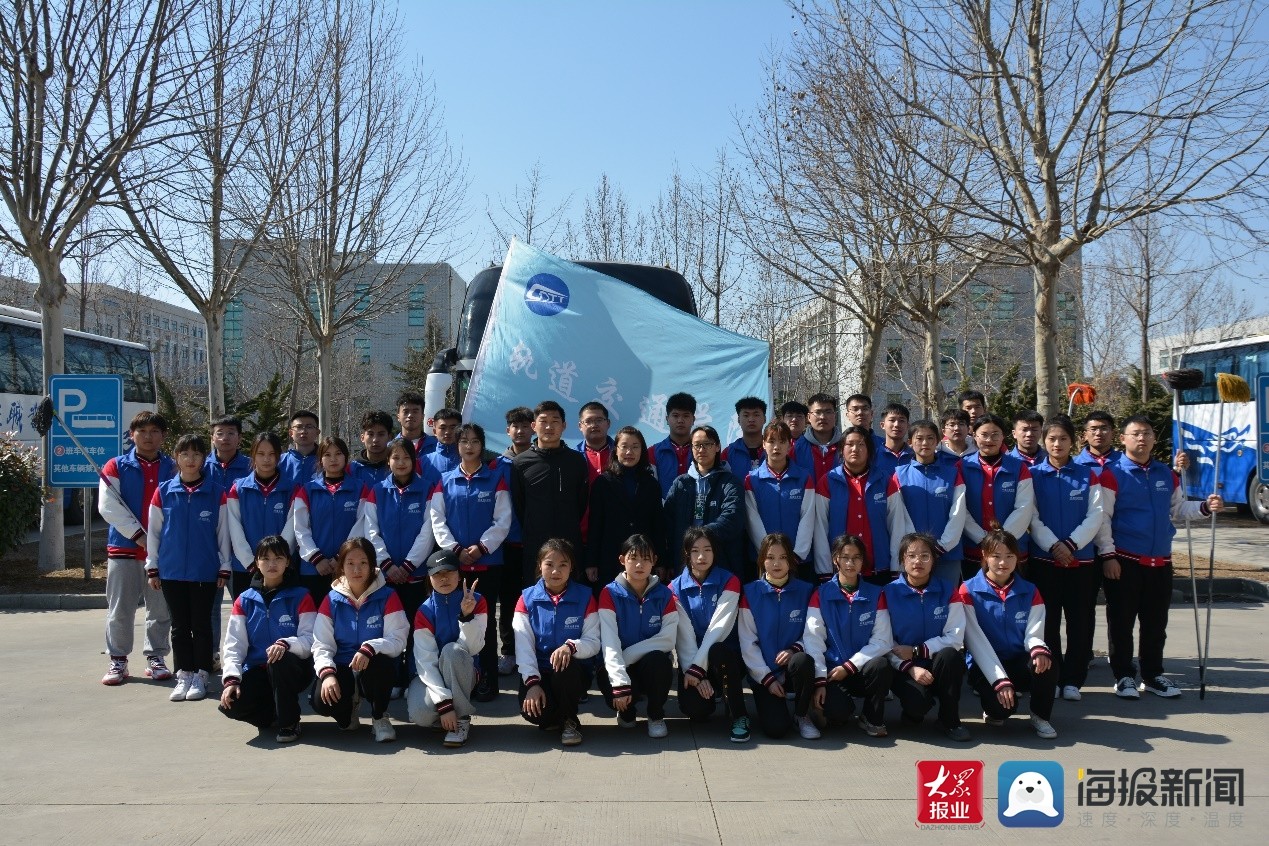 踐行雷鋒精神，提質勞動教育——濟南工程職院“軌道藍”志愿服務隊開展義務清潔校車活動