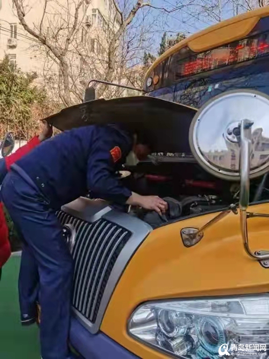 暖心！校車駕駛員即將退休 青大附中學生寫信送別