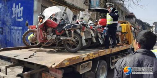 新邵縣龍溪鋪鎮(zhèn)開展校車安全隱患排查整治行動/ 新邵縣龍溪鋪鎮(zhèn)開展校車安全隱患排查整治行動