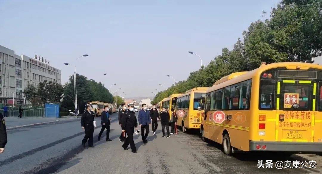 開展校車安全檢查 保障學生乘車安全 開展校車安全檢查 保障學生乘車安全