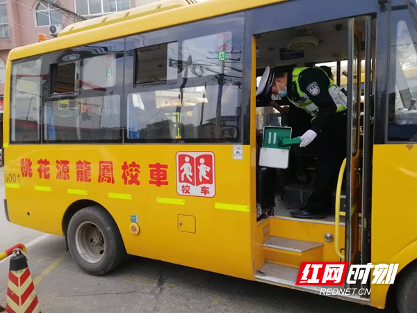 常德桃花源交警:開展春季校車安全隱患排查整治 3.jpg